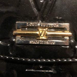 Louis Vuitton vlutch